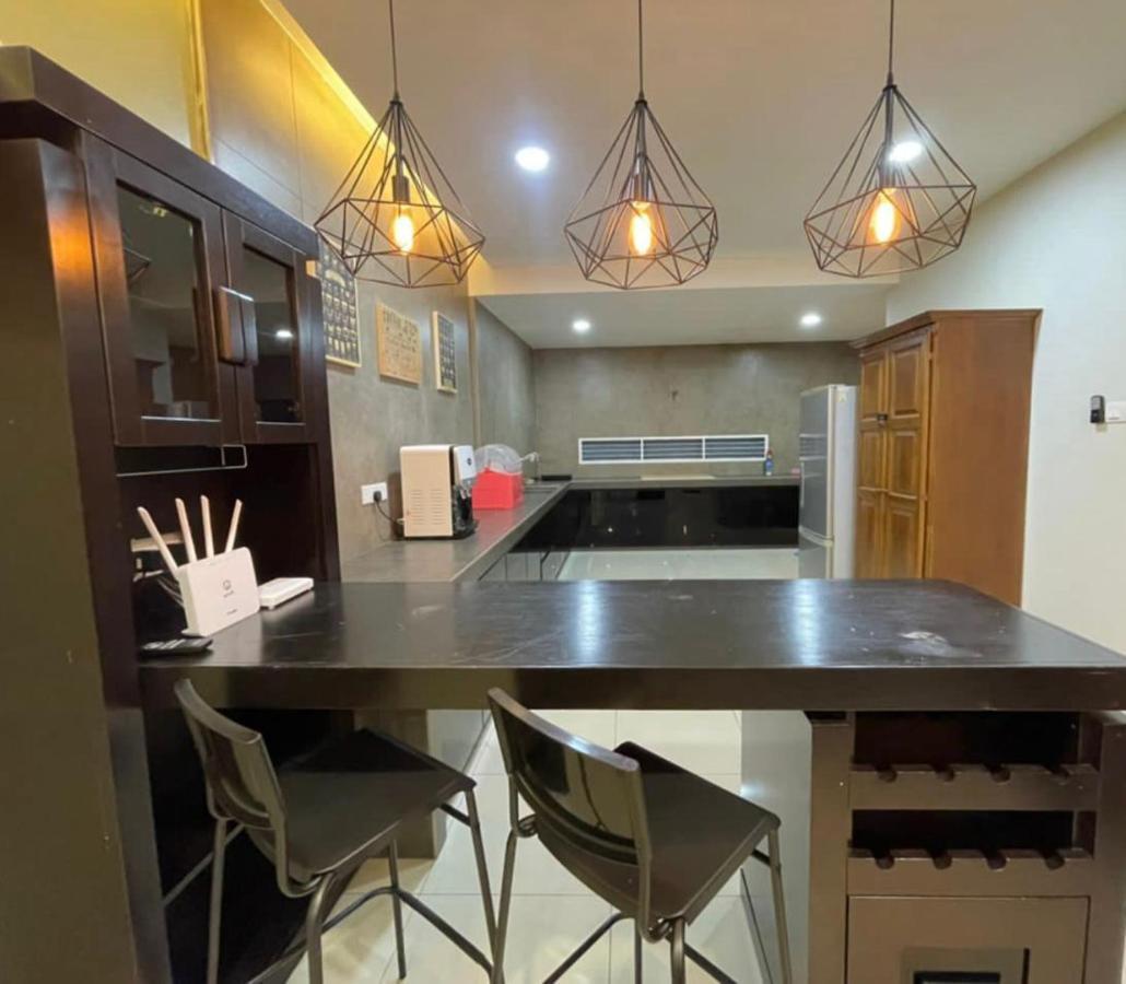R3Trohouse 3Br 8Pax Ps4,Pool Table,Netflix Villa กวนตัน ภายนอก รูปภาพ